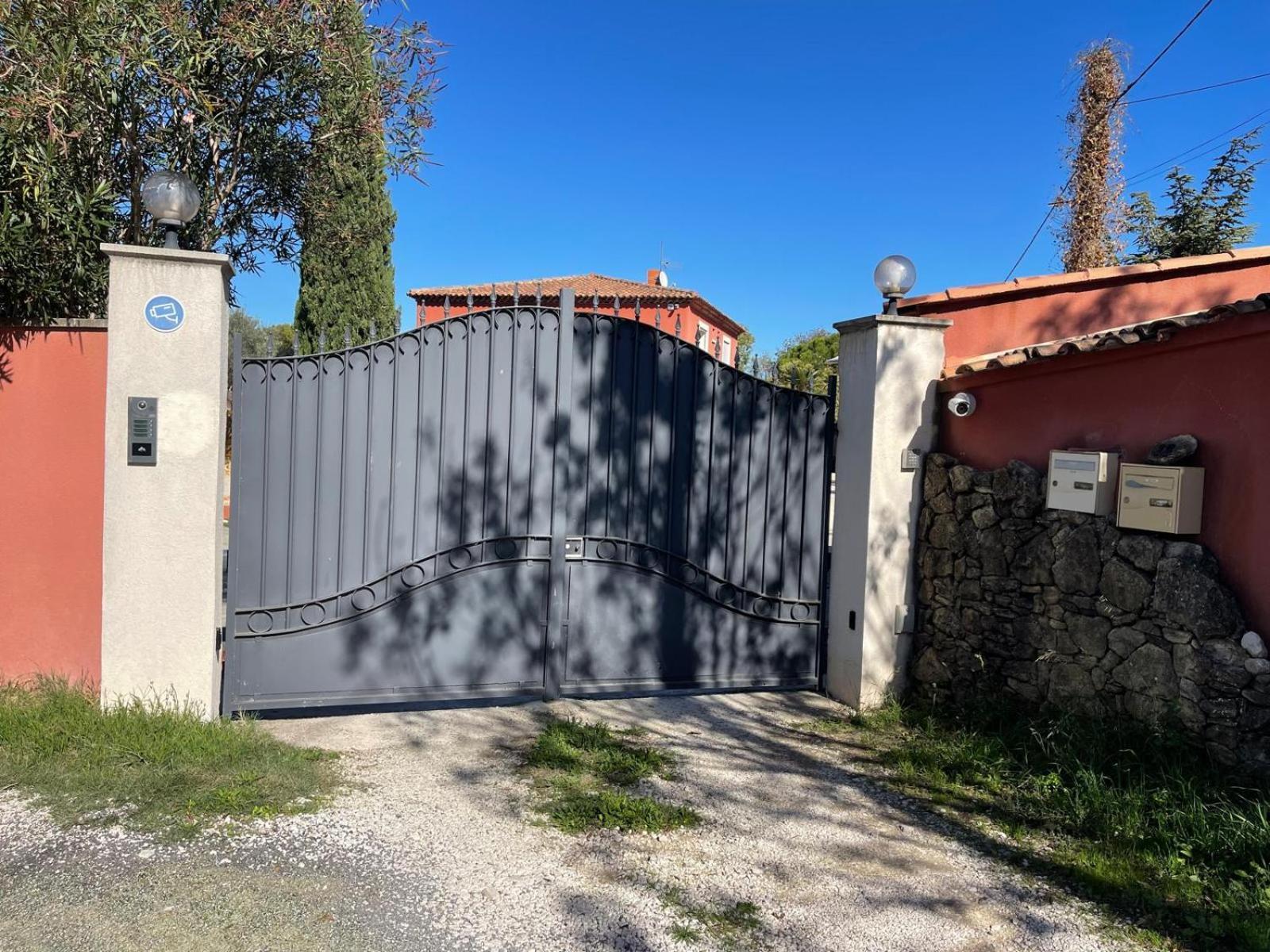La Casa Bella Aparthotel Gignac-la-Nerthe Εξωτερικό φωτογραφία